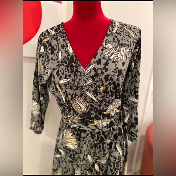 LEOTA perfect wrap floral green ruffle hem dress /LP - Picture 5 of 11